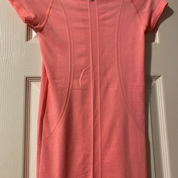 lululemon swiftly tech short sleeve - Picture 2 of 5